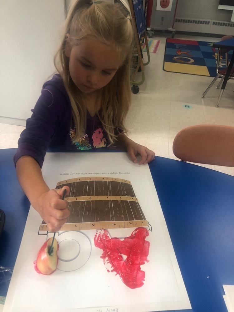 Painting the letter Aa with apples  